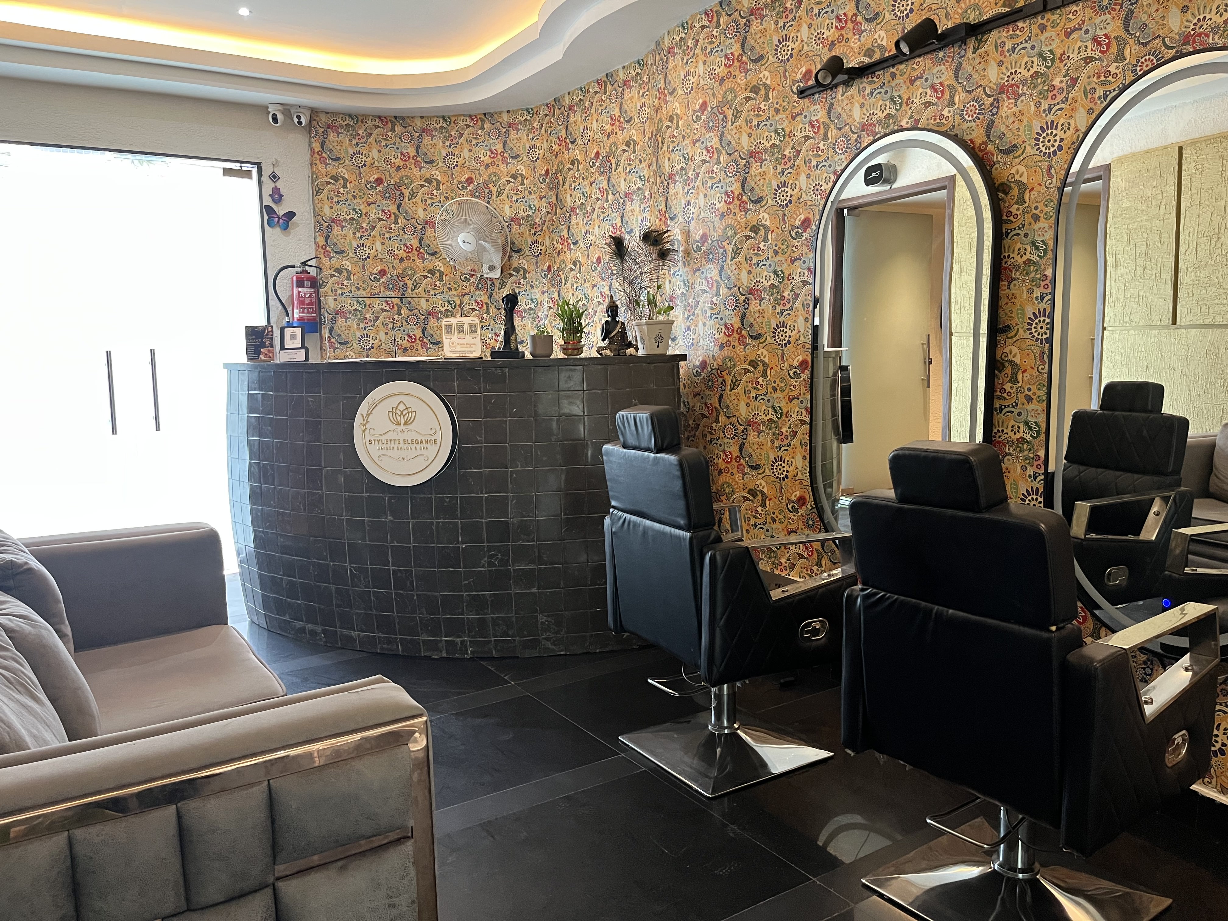 Stylette Elegance salon reception and styling chairs