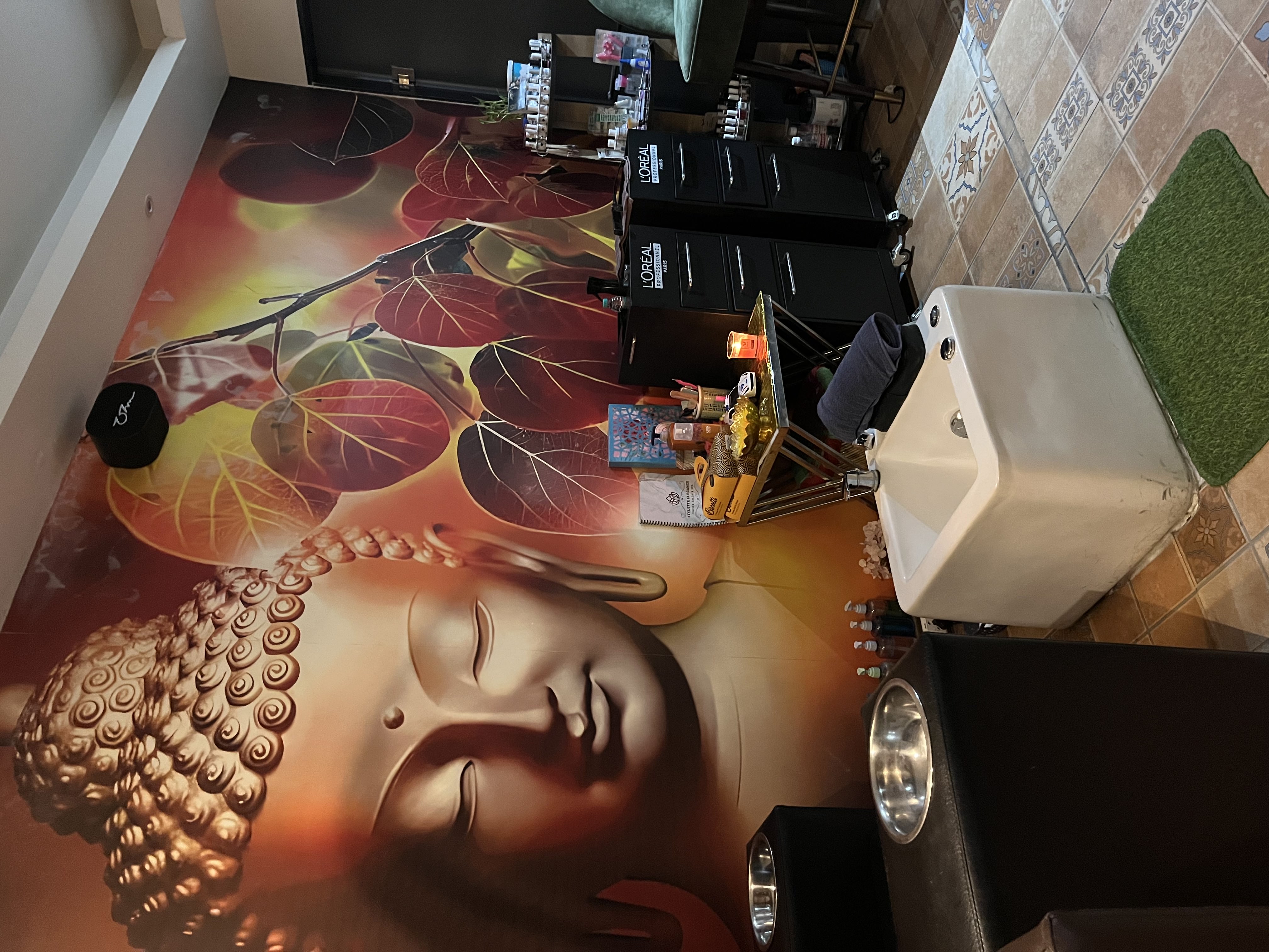 Stylette Elegance spa wall and pedicure station