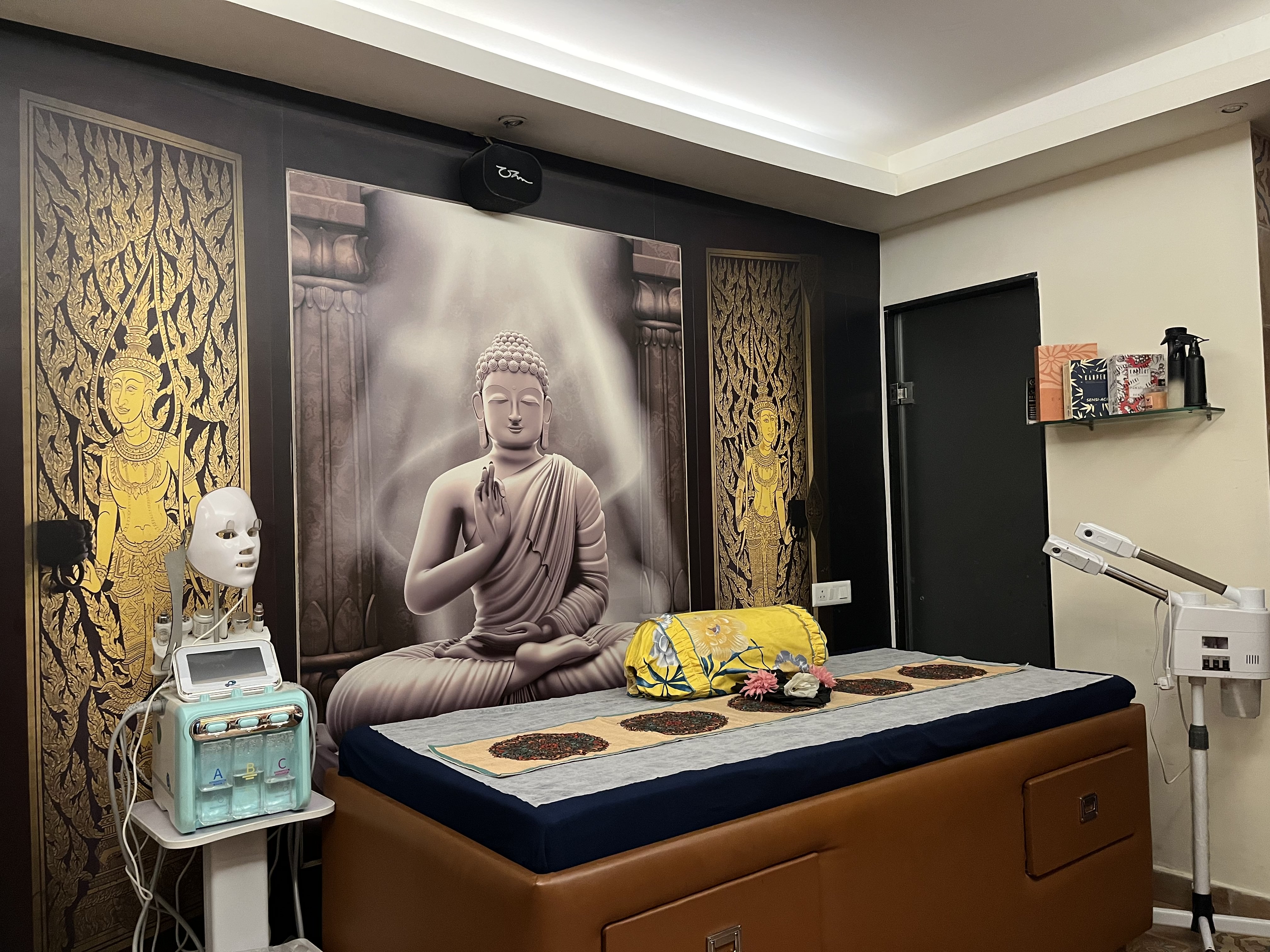 Stylette Elegance facial and treatment room